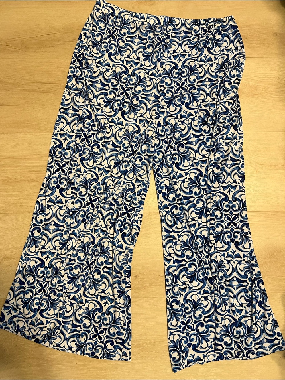 Vince Camuto Blue and White Patterned women’s Wide-Leg dress pants.